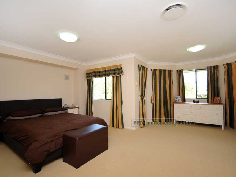 10 Palma Crescent, Varsity Lakes QLD 4227