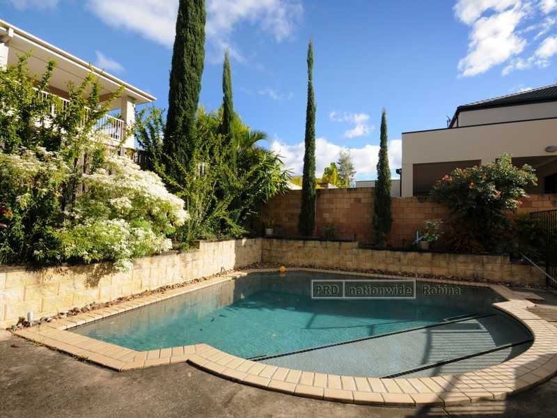 10 Palma Crescent, Varsity Lakes QLD 4227