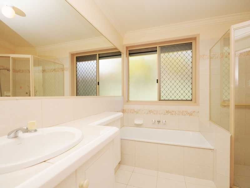 16 Ashwood Court, Robina QLD 4226