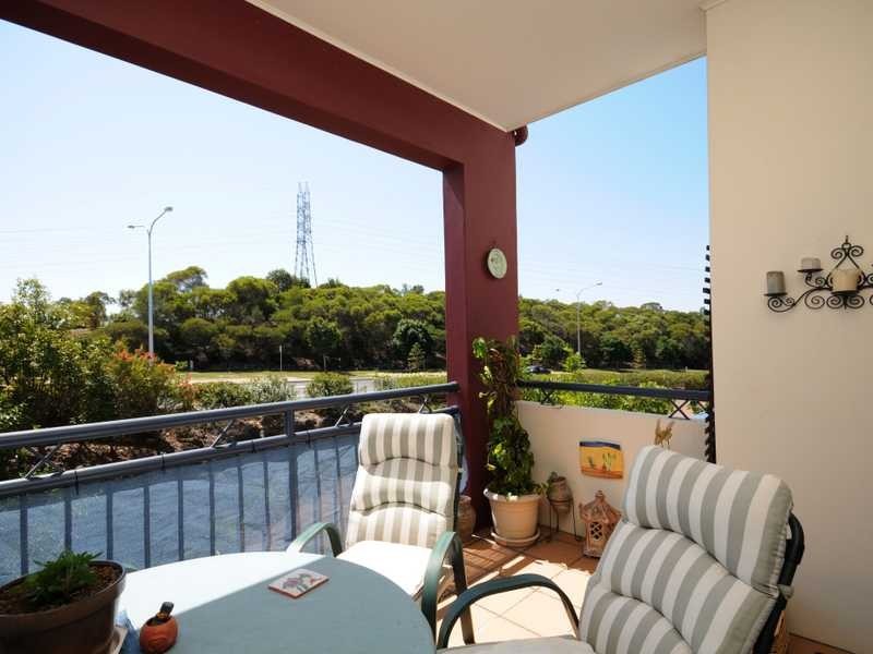 2/23 Peppertree Circuit, Robina QLD 4226