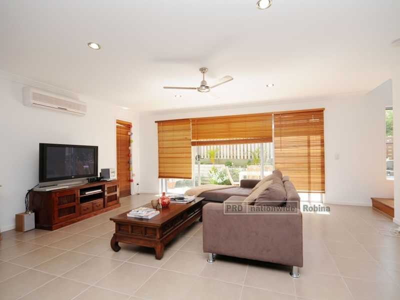 Unit 7/18 Carina Peak Drive, Varsity Lakes QLD 4227