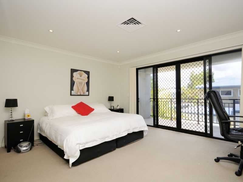 1/1890 Gold Coast Highway, Burleigh Heads QLD 4220