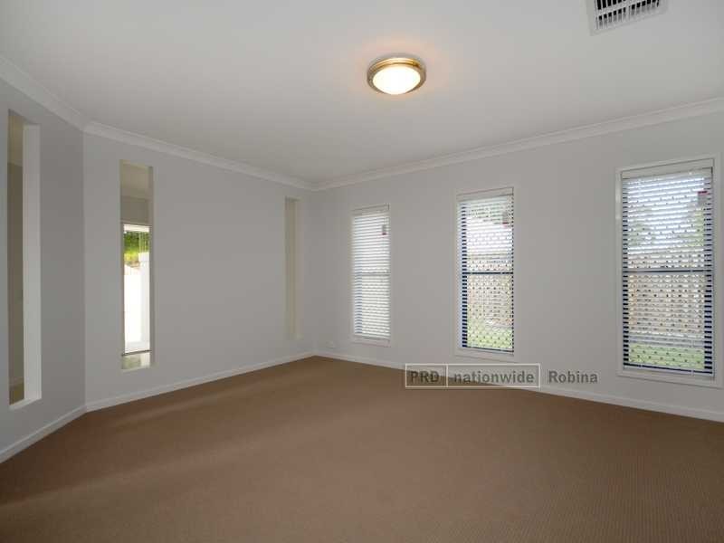 4 Camarillo Circuit, Reedy Creek QLD 4227