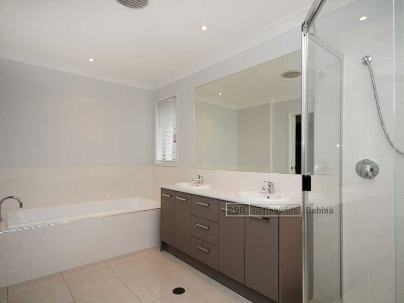 4 Camarillo Circuit, Reedy Creek QLD 4227