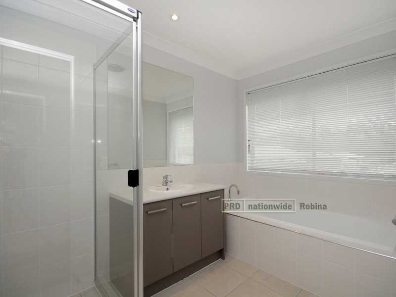 4 Camarillo Circuit, Reedy Creek QLD 4227