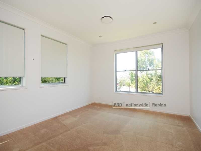 6 Moyenne Crescent, Varsity Lakes QLD 4227