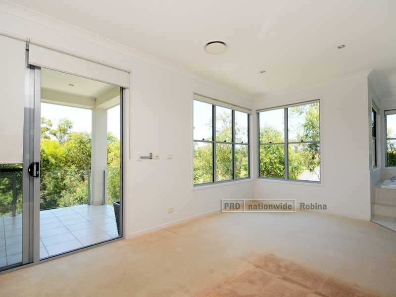 6 Moyenne Crescent, Varsity Lakes QLD 4227