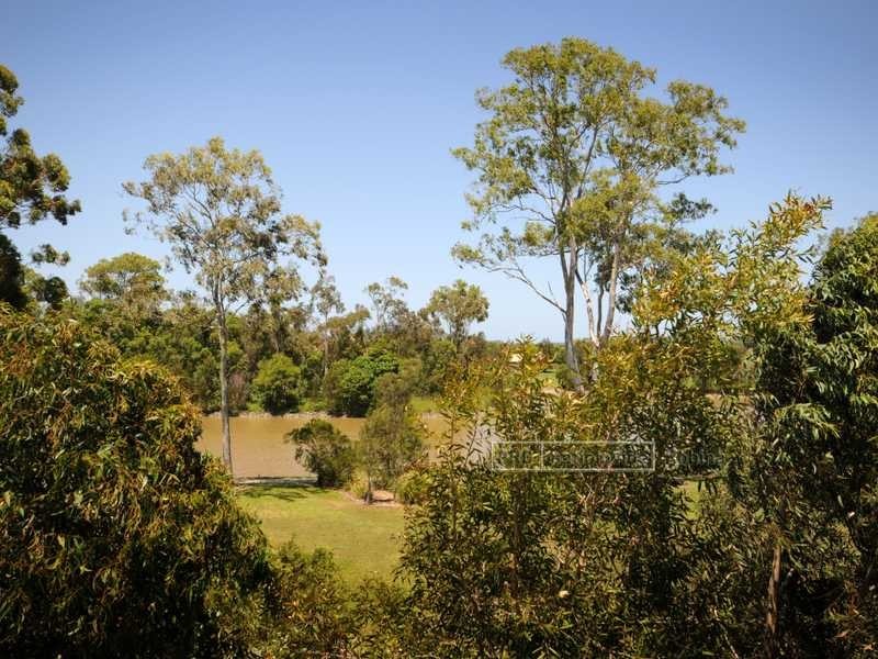 6 Moyenne Crescent, Varsity Lakes QLD 4227