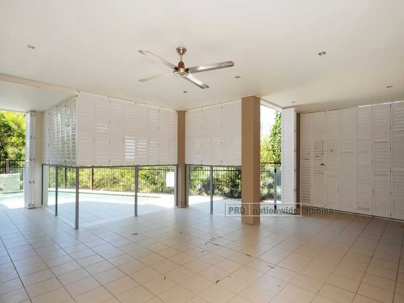 6 Moyenne Crescent, Varsity Lakes QLD 4227