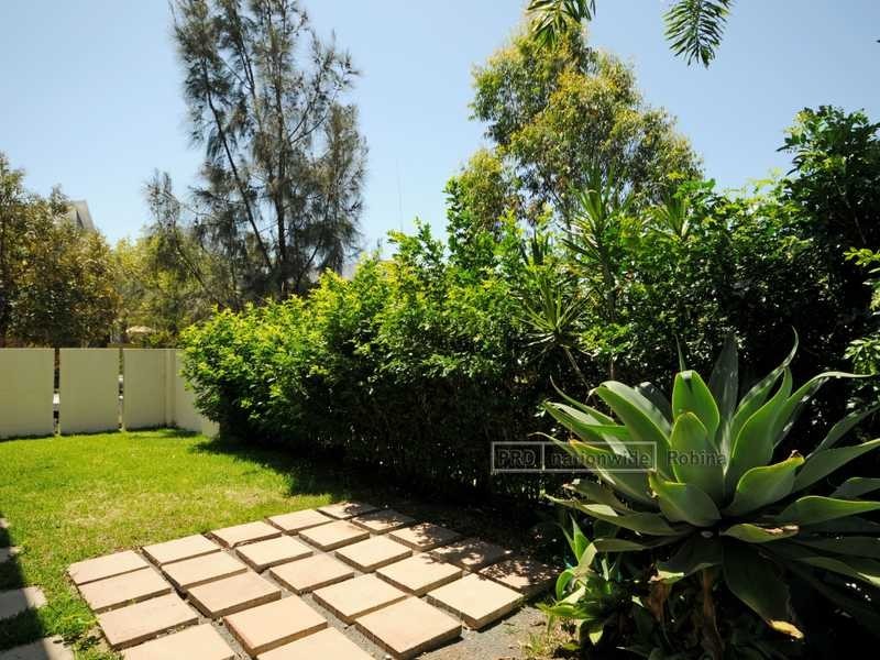 6 Moyenne Crescent, Varsity Lakes QLD 4227