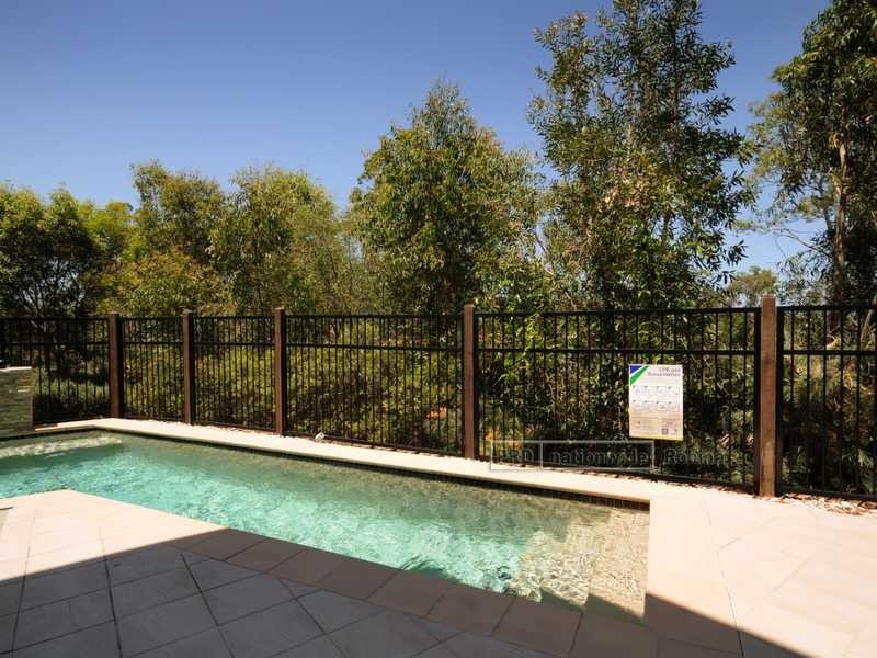 6 Moyenne Crescent, Varsity Lakes QLD 4227