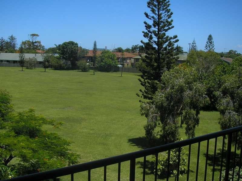 Unit 8/13 Christina Court, Mermaid Waters QLD 4218