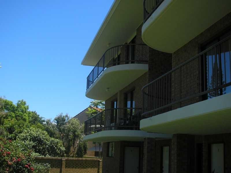 Unit 8/13 Christina Court, Mermaid Waters QLD 4218