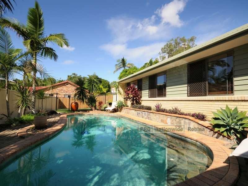 9 Mowla Drive, Ashmore QLD 4214