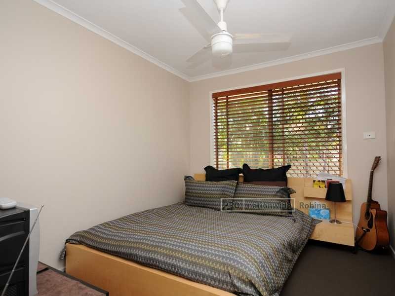 9 Mowla Drive, Ashmore QLD 4214