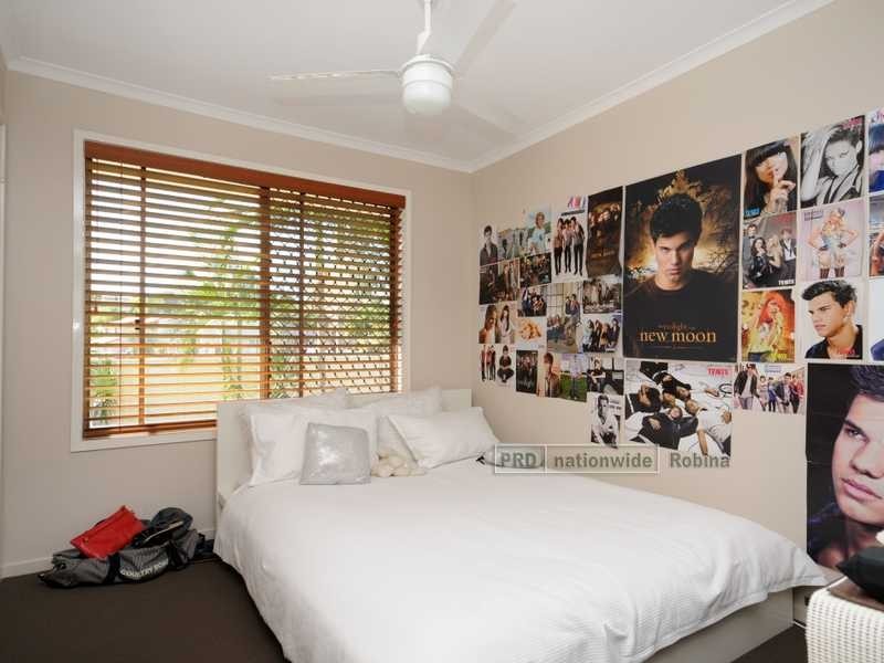 9 Mowla Drive, Ashmore QLD 4214