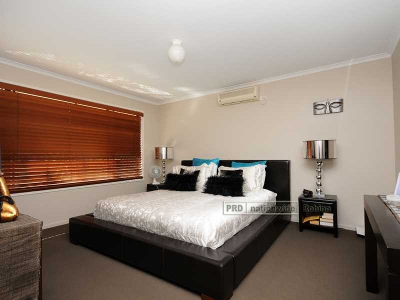 9 Mowla Drive, Ashmore QLD 4214