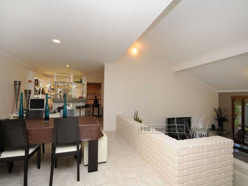 9 Mowla Drive, Ashmore QLD 4214