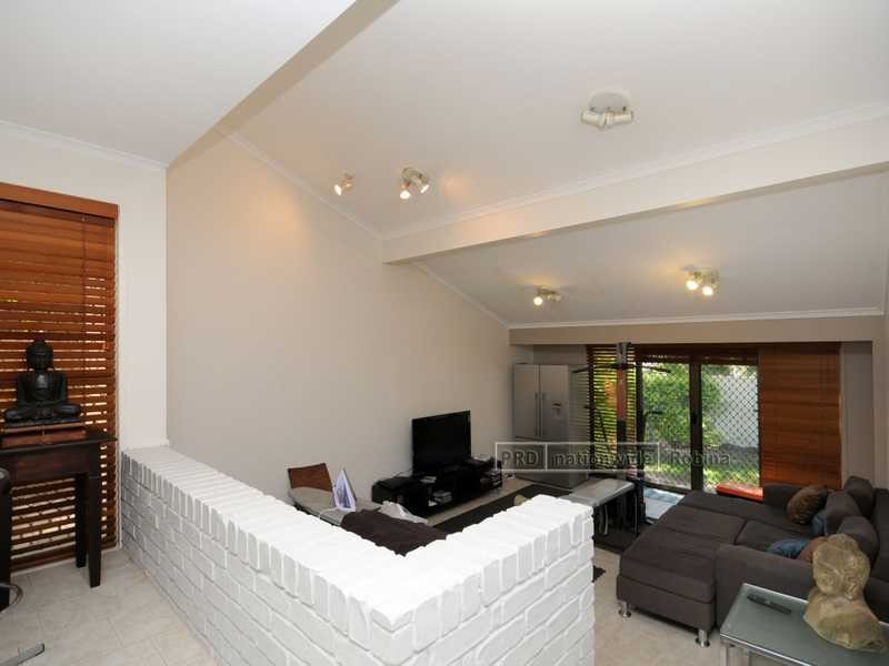 9 Mowla Drive, Ashmore QLD 4214