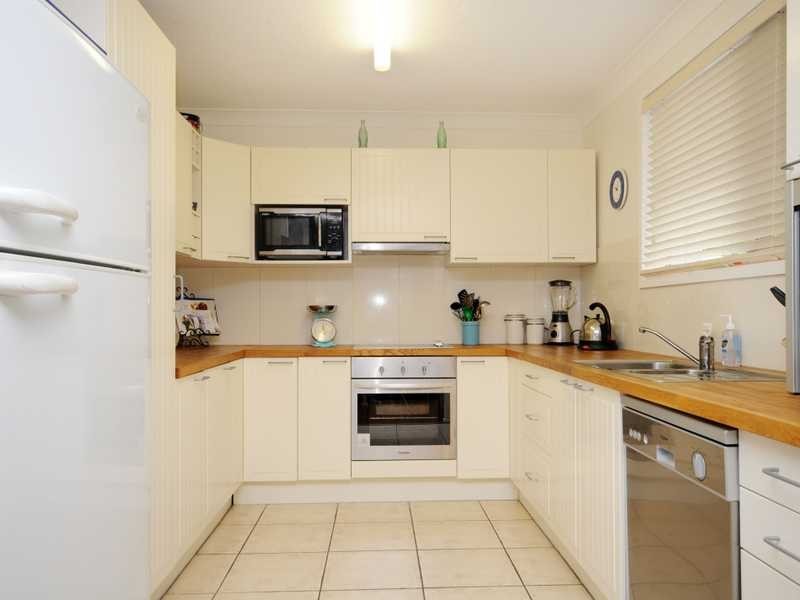 31 Nalkari Street, Coombabah QLD 4216