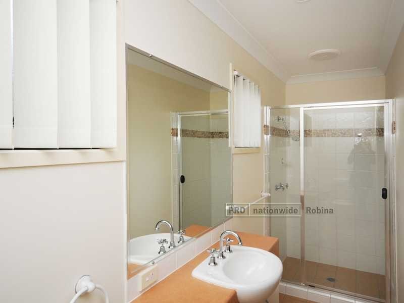 Unit 1/12 Lantau Crescent, Varsity Lakes QLD 4227