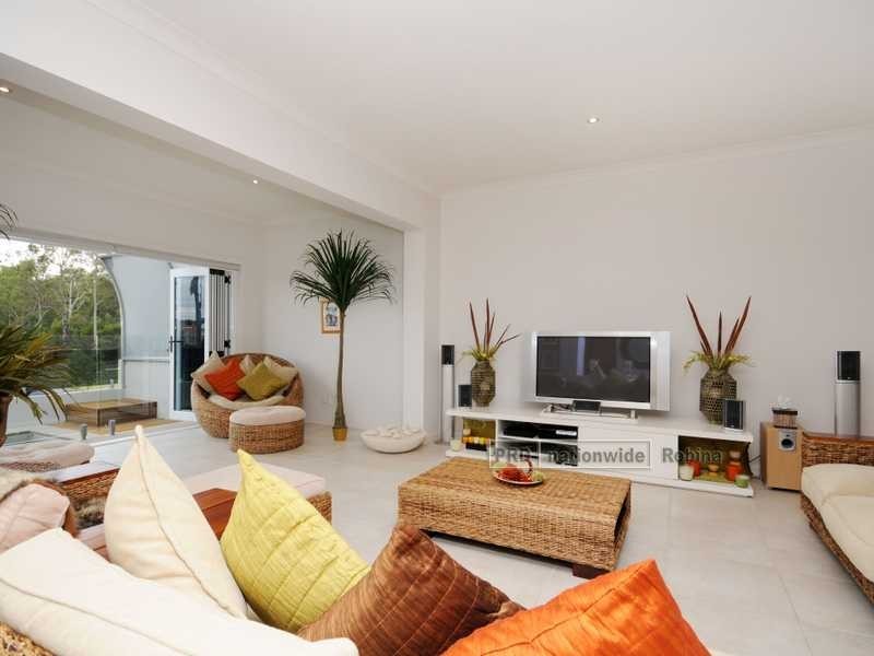 13 Tindari Place, Varsity Lakes QLD 4227