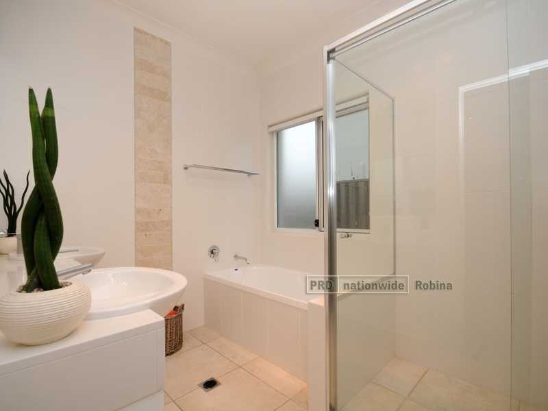 13 Tindari Place, Varsity Lakes QLD 4227