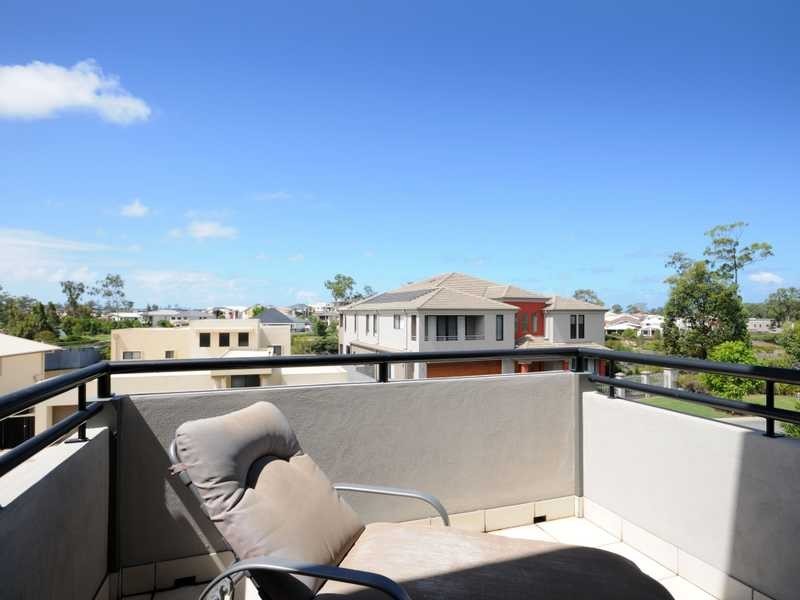 6/2 Palma Crescent, Varsity Lakes QLD 4227