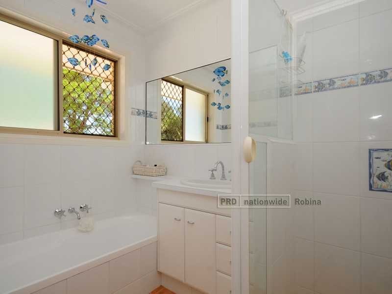 24 Homebush Drive, Robina QLD 4226