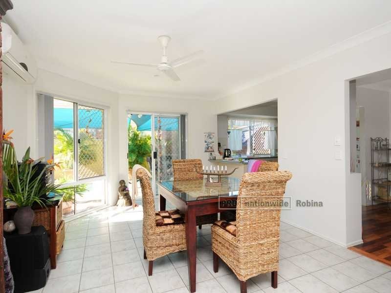 18 Dartmouth Court, Varsity Lakes QLD 4227