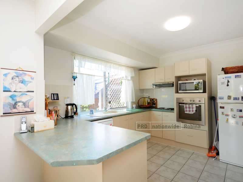 18 Dartmouth Court, Varsity Lakes QLD 4227