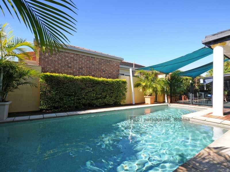 18 Dartmouth Court, Varsity Lakes QLD 4227