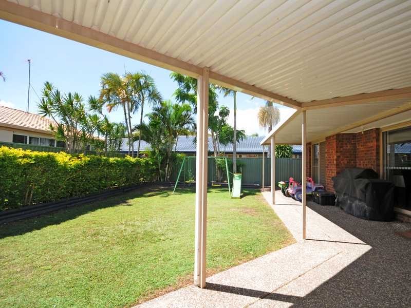 27 Coronet Crescent, Burleigh Waters QLD 4220