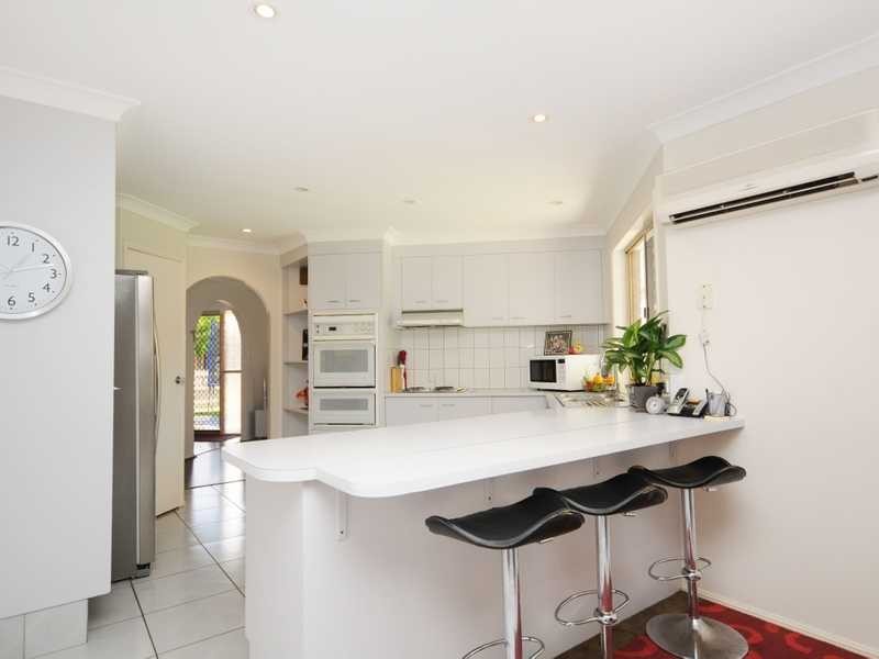 27 Coronet Crescent, Burleigh Waters QLD 4220