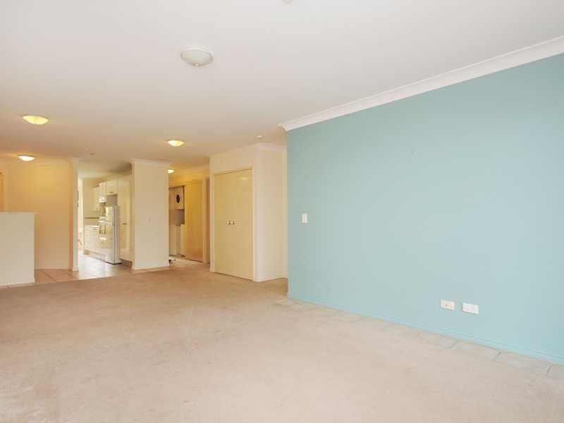 Unit E28/ Great Hall Drive, Miami QLD 4220