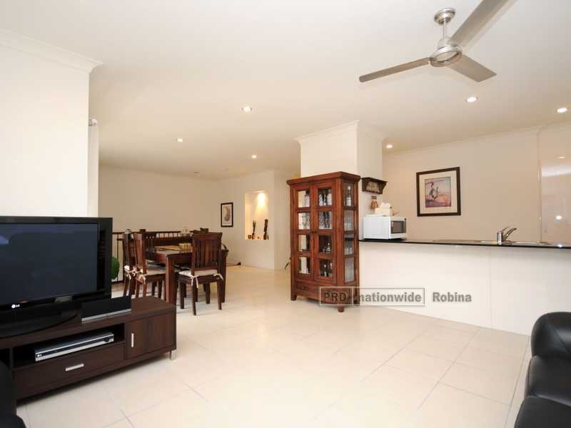 Unit 6/7 Castello Circuit, Varsity Lakes QLD 4227