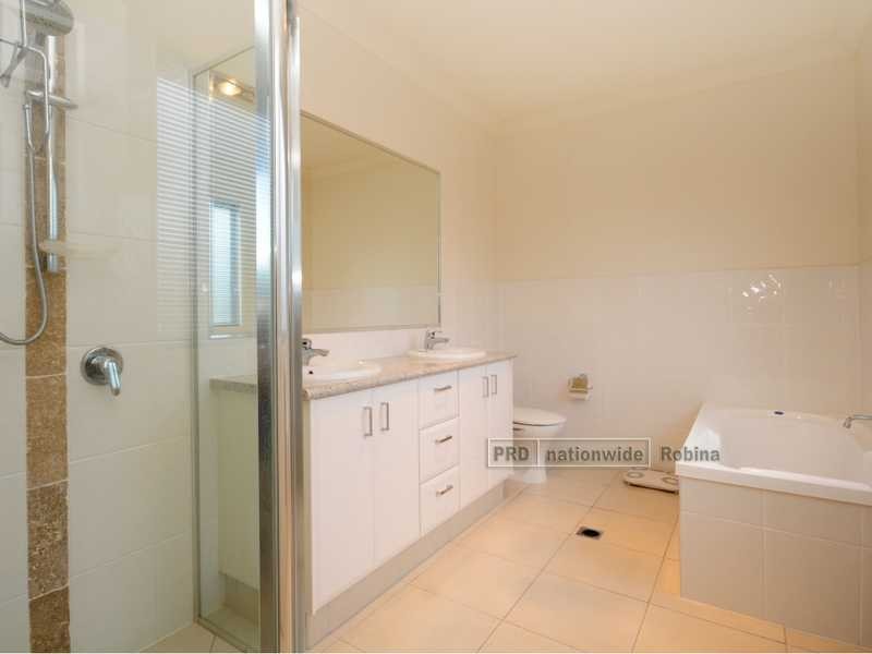 Unit 6/7 Castello Circuit, Varsity Lakes QLD 4227