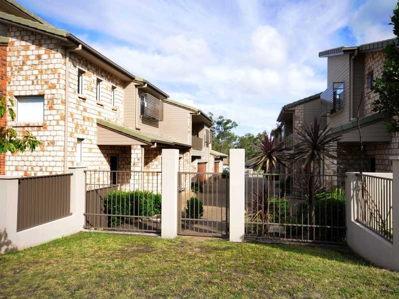Unit 6/7 Castello Circuit, Varsity Lakes QLD 4227