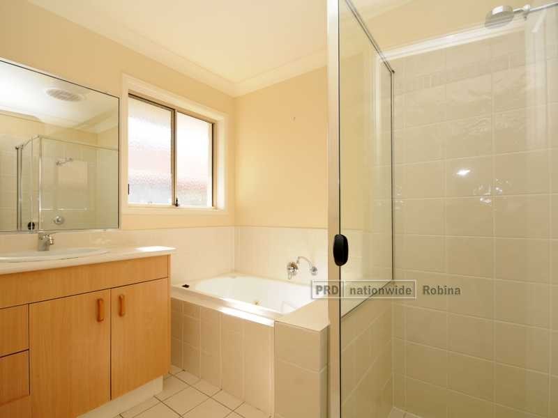 17 Daryl Drive, Varsity Lakes QLD 4227