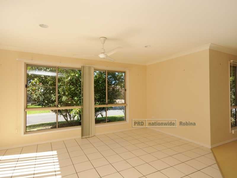 17 Daryl Drive, Varsity Lakes QLD 4227