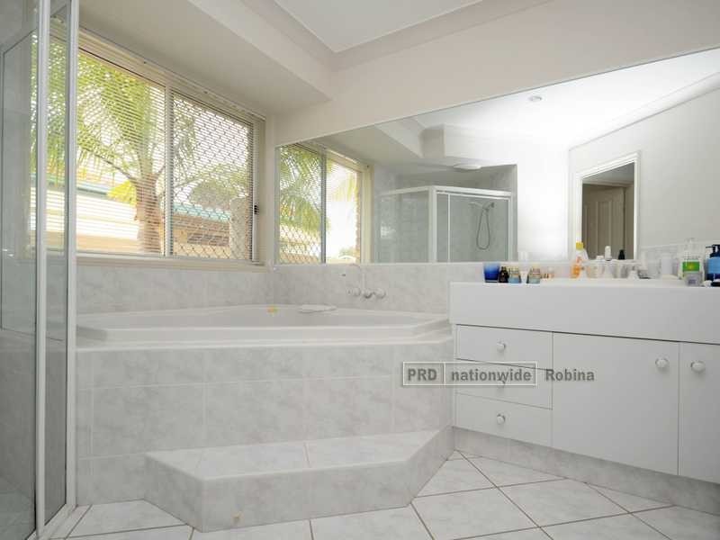 26 Clipper Boulevarde, Clear Island Waters QLD 4226