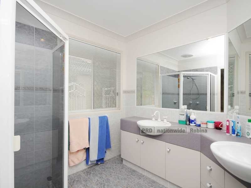 26 Clipper Boulevarde, Clear Island Waters QLD 4226