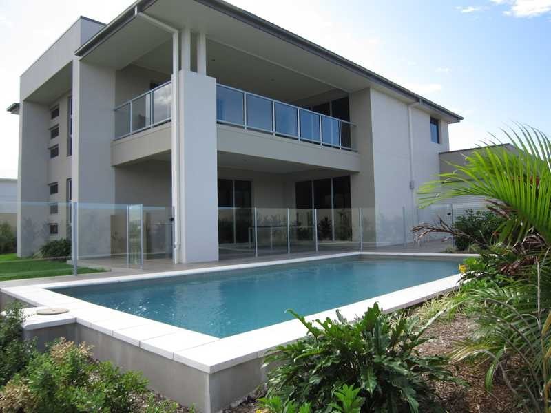 5072 Emerald Islands Drive, Carrara QLD 4211