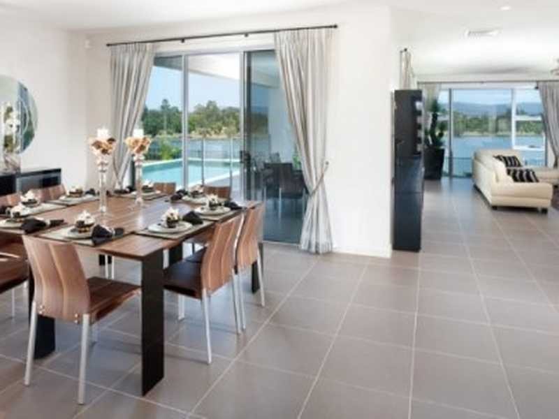 5072 Emerald Islands Drive, Carrara QLD 4211