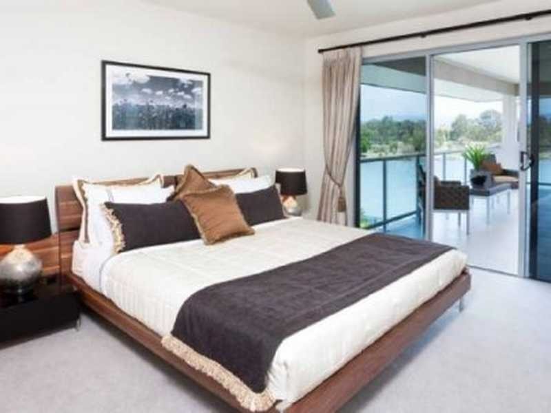 5072 Emerald Islands Drive, Carrara QLD 4211