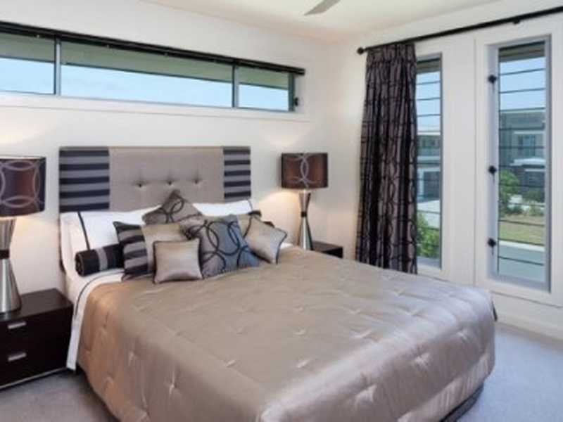 5072 Emerald Islands Drive, Carrara QLD 4211