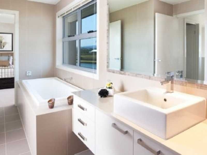 5072 Emerald Islands Drive, Carrara QLD 4211