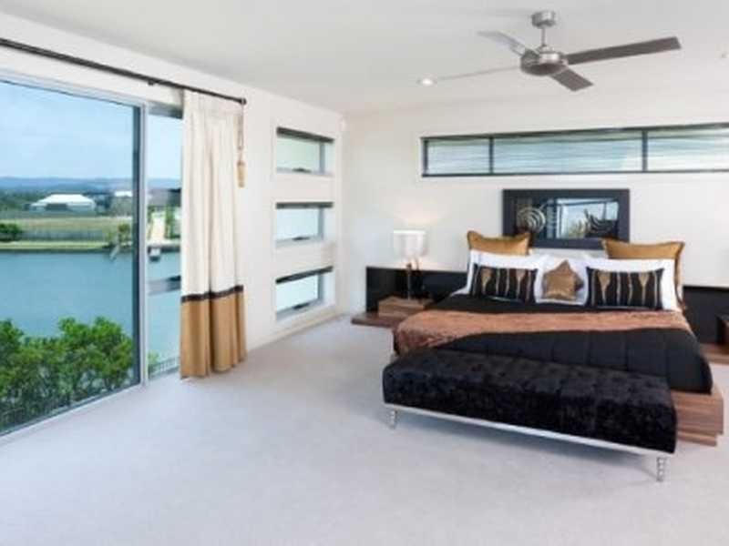 5072 Emerald Islands Drive, Carrara QLD 4211