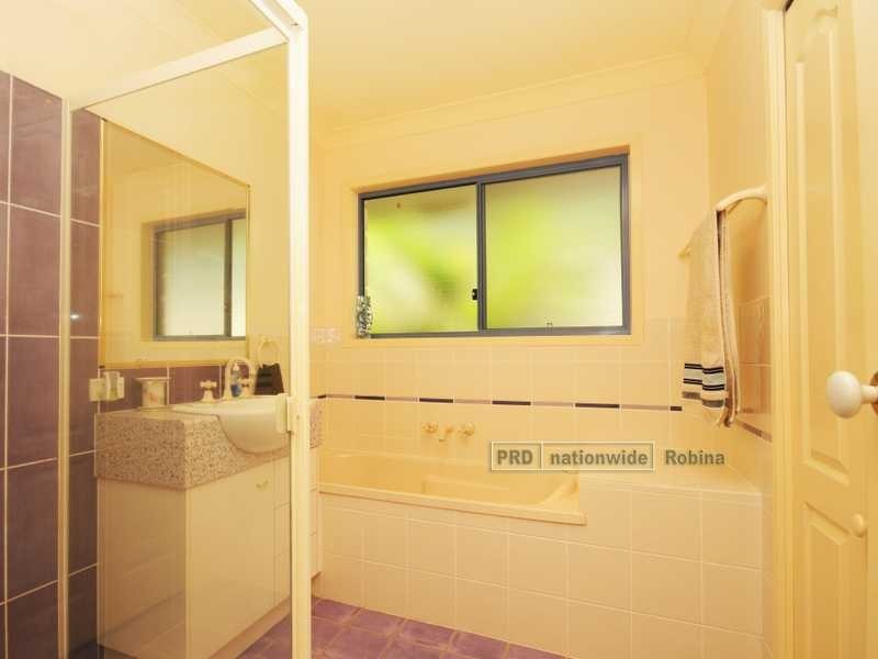 9 Riverina Court, Mudgeeraba QLD 4213