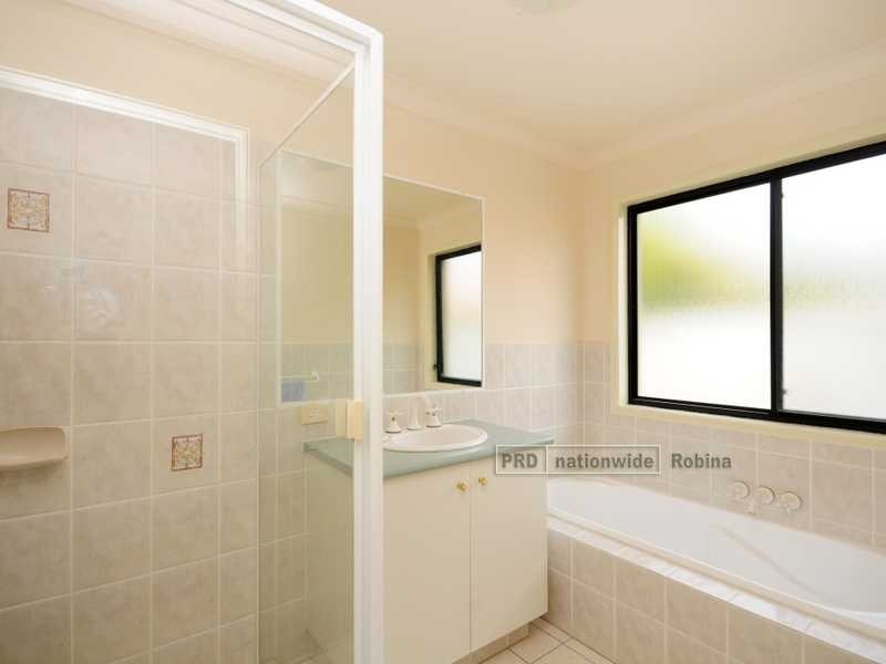 24 Glastonbury Drive, Mudgeeraba QLD 4213